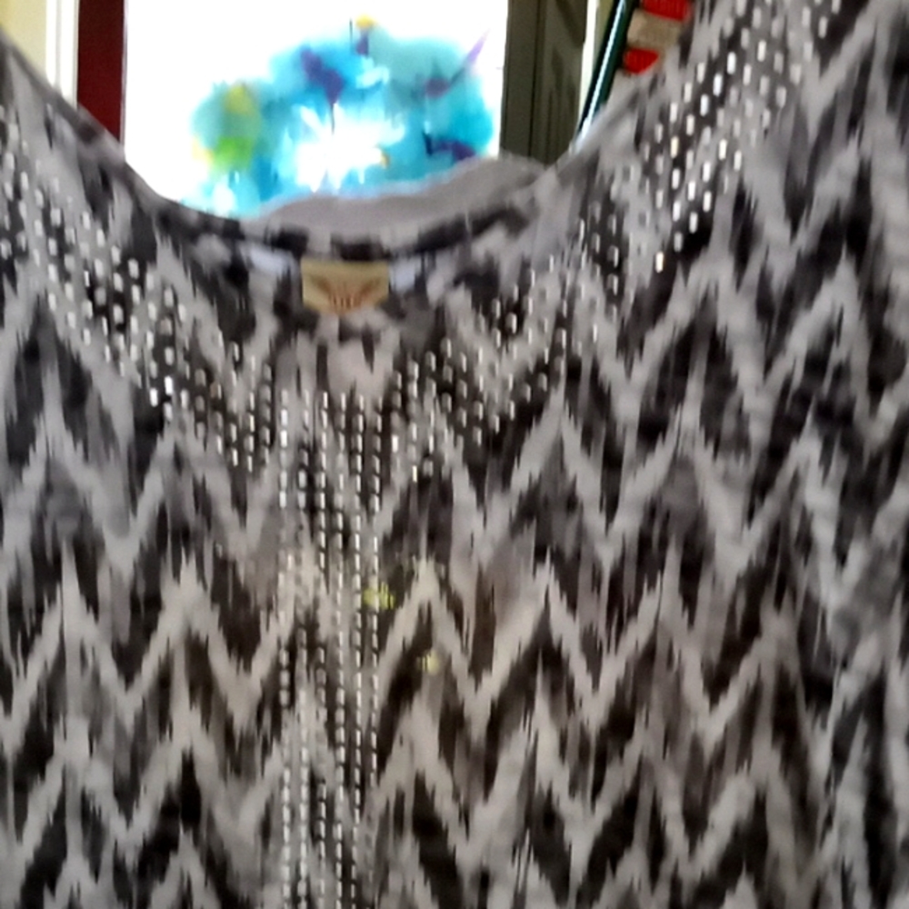 Short-sleeve pullover shirt